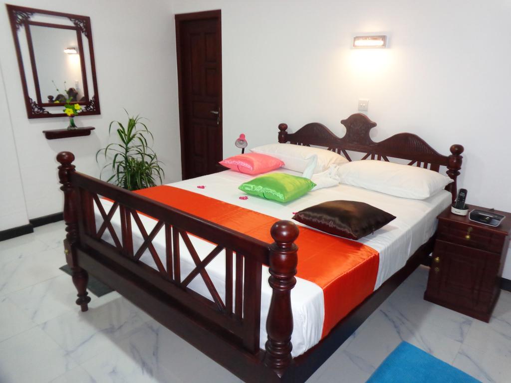 Hotel Italia Амбаланґода Номер фото